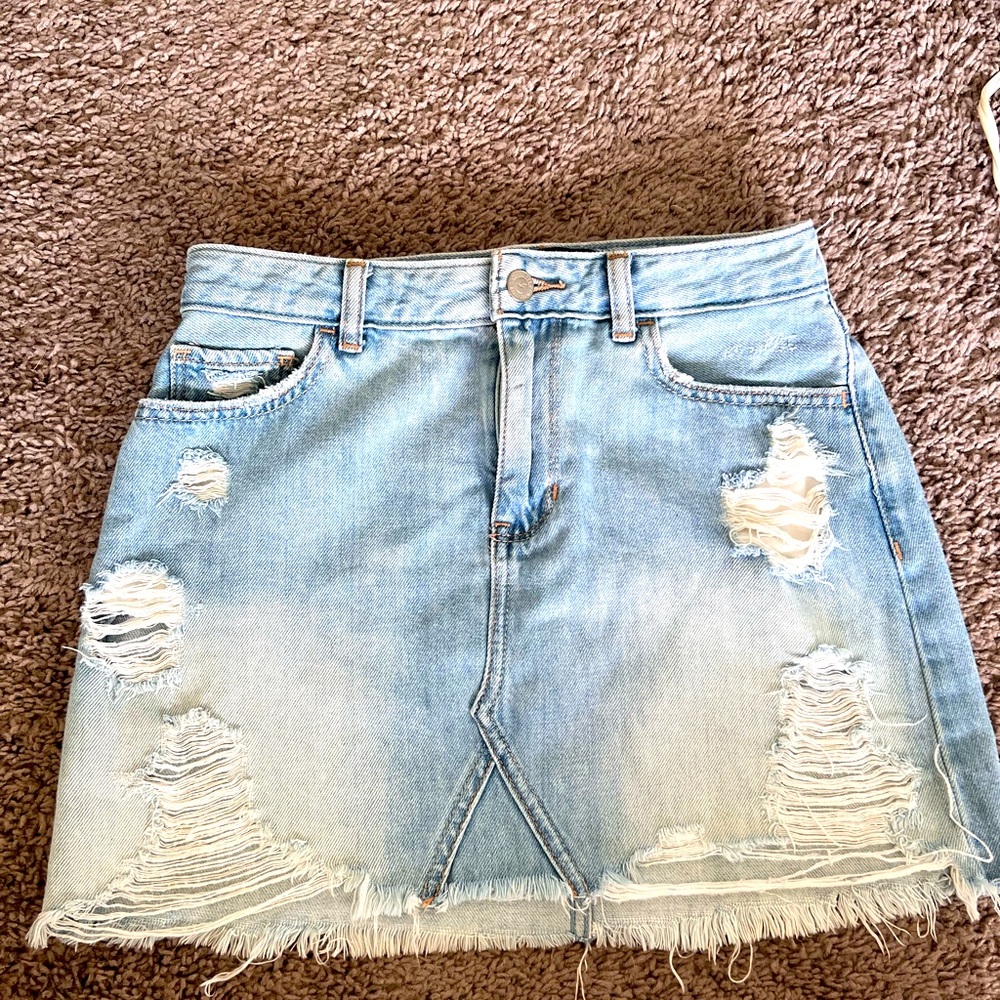 hollister mini skirt with rips